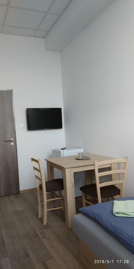 White Coral Club Hostel Кошице Екстериор снимка