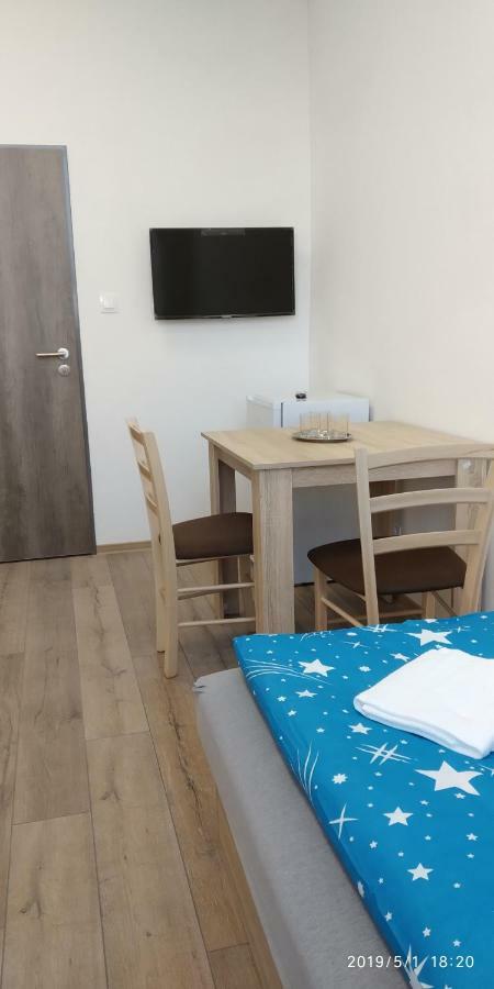 White Coral Club Hostel Кошице Екстериор снимка