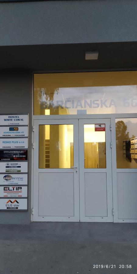 White Coral Club Hostel Кошице Екстериор снимка